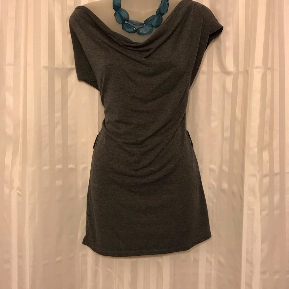 8/$25 💐🌸🌺Grey blue crush shirt